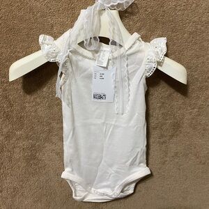 EUC H&M White Lace Trim Sleeveless Baby Bodysuit NWT Size US 6M (UK 4-6M)